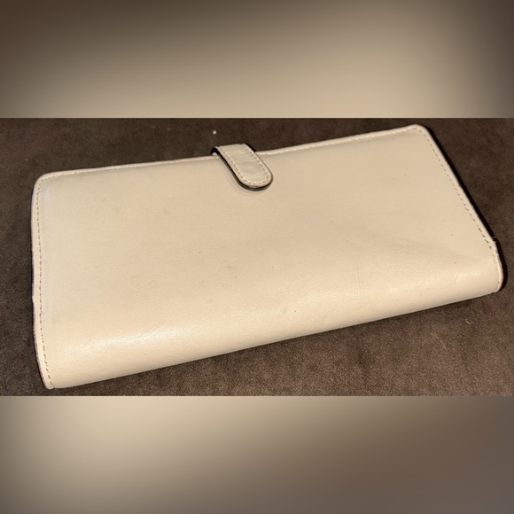 Cream Wallet - Picture 2 of 4